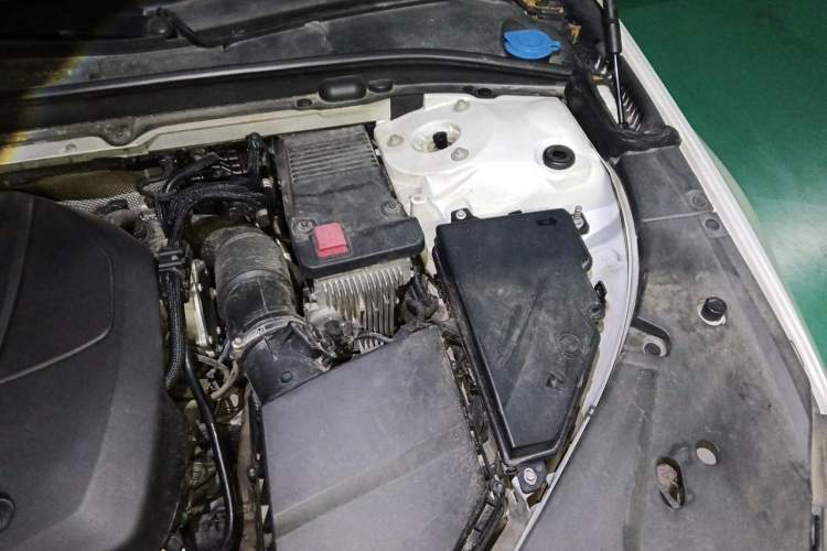 Used Volvo S90 2018 T5 Zhiya Edition Engine Bay Left