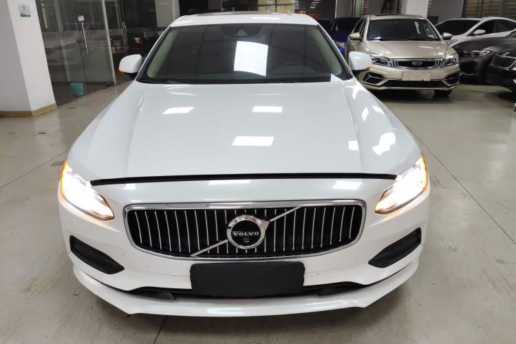 Used Volvo S90 2018 T4 Zhiyuan Edition Front
