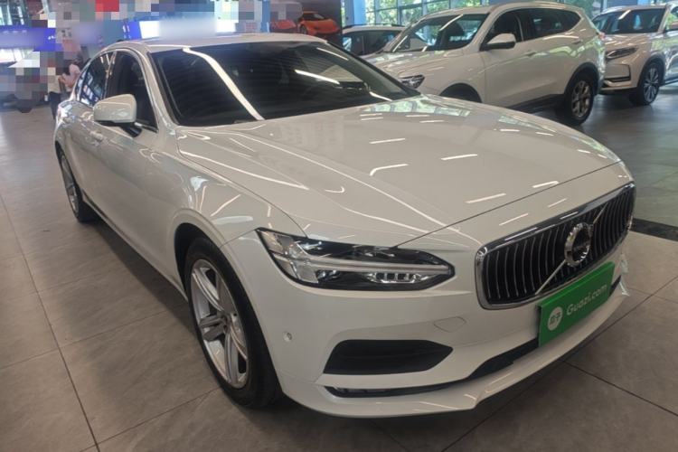 Used Volvo S90 2018 T4 Zhiyuan Edition Front Right 45 Deg