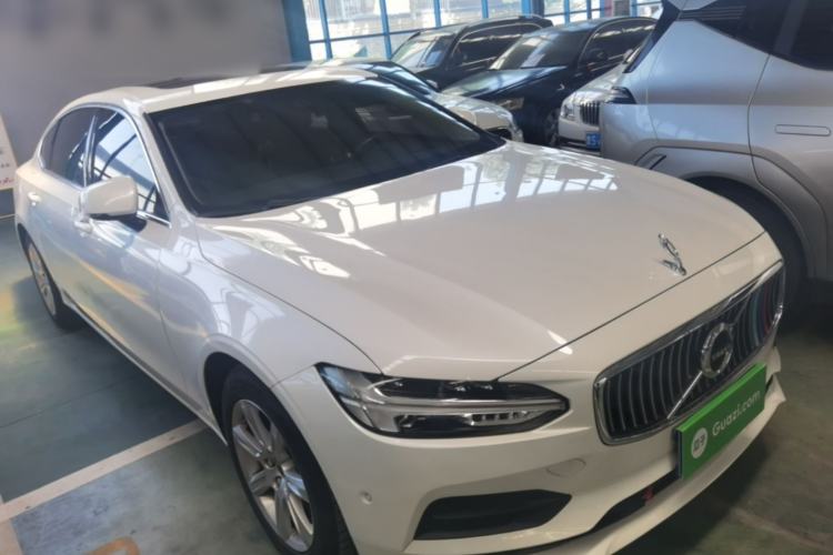 Used Volvo S90 2018 T4 Zhiyi Edition Front Right 45 Deg