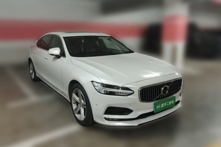 Used Volvo S90 2018 T4 Zhiyuan Edition Front Right 45 Deg