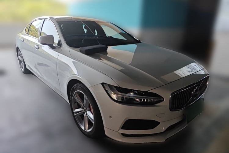 Used Volvo S90 2018 T4 Zhiyuan Edition Front Right 45 Deg
