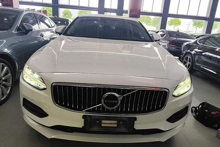Used Volvo S90 2018 T4 Zhiyuan Edition Front