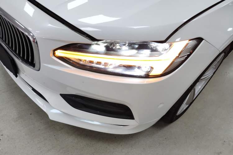 Used Volvo S90 2018 T4 Zhiyuan Edition Left Front Headlight