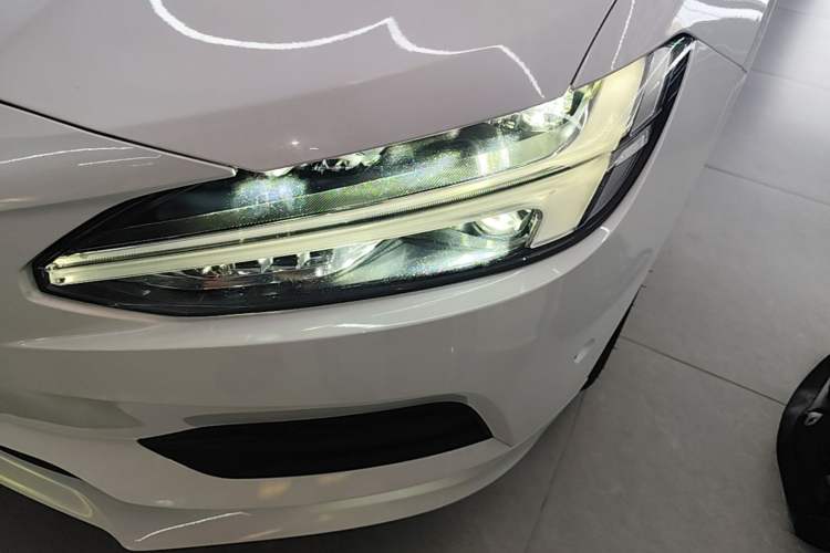 Used Volvo S90 2018 T4 Zhiyuan Edition Left Front Headlight