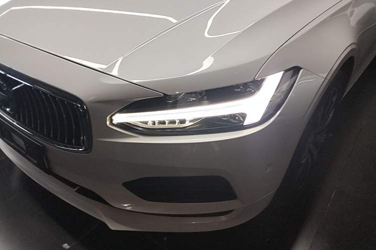 Used Volvo S90 2018 T4 Zhiyuan Edition Left Front Headlight
