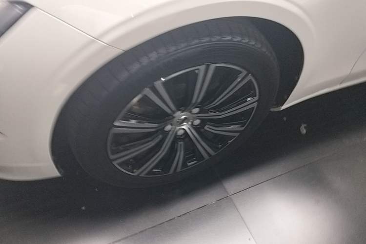 Used Volvo S90 2018 T4 Zhiyuan Edition Left Front Wheel Hub
