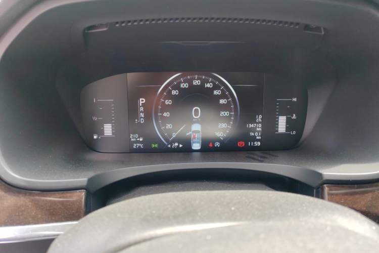 Used Volvo S90 2018 T4 Zhiyuan Edition Odometer Close Up
