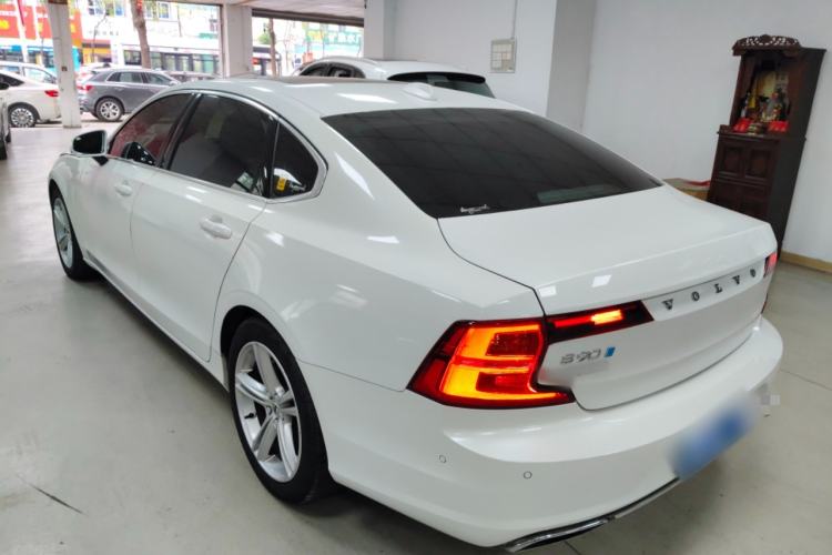 Used Volvo S90 2018 T4 Zhiyuan Edition Rear Left 45 Deg