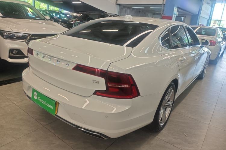 Used Volvo S90 2018 T4 Zhiyuan Edition Rear Right 45 Deg