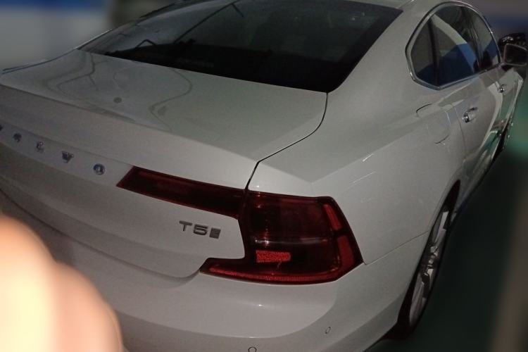 Used Volvo S90 2018 T5 Zhiya Edition Rear Right 45 Deg