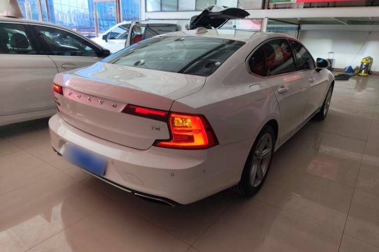 Used Volvo S90 2018 T4 Zhiyuan Edition Rear Right 45 Deg