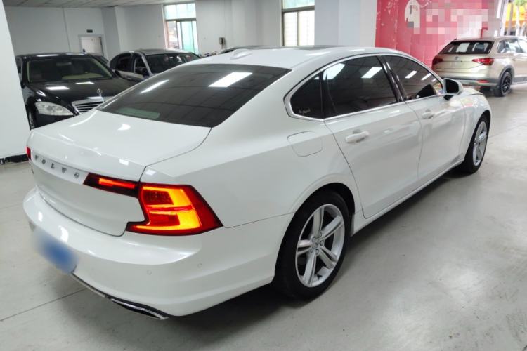 Used Volvo S90 2018 T4 Zhiyuan Edition Rear Right 45 Deg