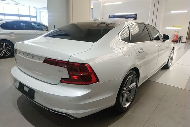 Used Volvo S90 2018 T4 Zhiyuan Edition Rear Right 45 Deg