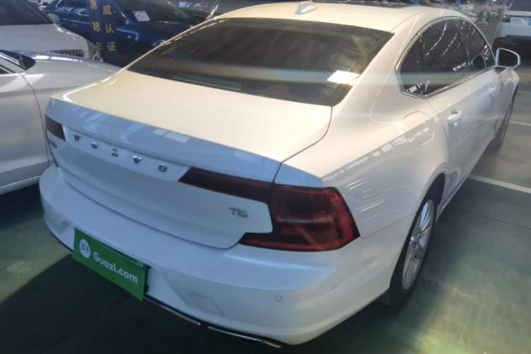 Used Volvo S90 2018 T4 Zhiyi Edition Rear Right 45 Deg