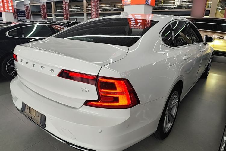 Used Volvo S90 2018 T4 Zhiyuan Edition Rear Right 45 Deg