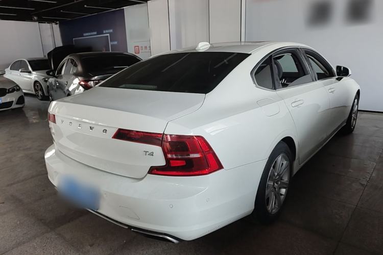 Used Volvo S90 2018 T4 Zhiyi Edition Rear Right 45 Deg