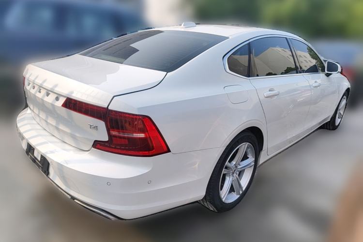 Used Volvo S90 2018 T4 Zhiyuan Edition Rear Right 45 Deg