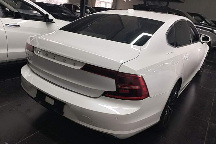 Used Volvo S90 2018 T4 Zhiyuan Edition Rear Right 45 Deg
