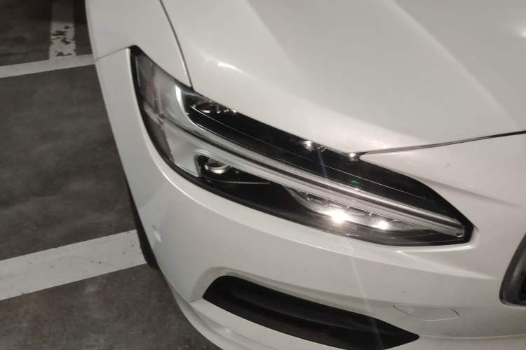 Used Volvo S90 2018 T4 Zhiyuan Edition Right Front Headlight