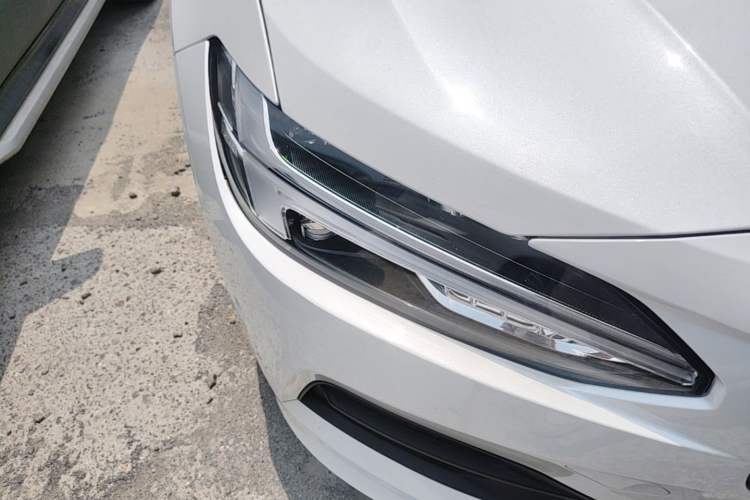 Used Volvo S90 2018 T4 Zhiyuan Edition Right Front Headlight