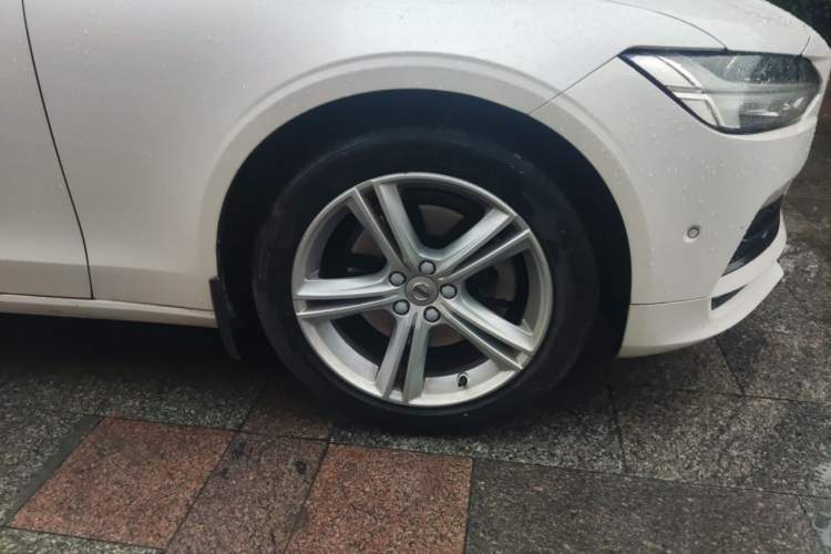 Used Volvo S90 2018 T4 Zhiyuan Edition Right Front Wheel Hub