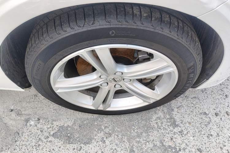 Used Volvo S90 2018 T4 Zhiyuan Edition Right Front Wheel Hub