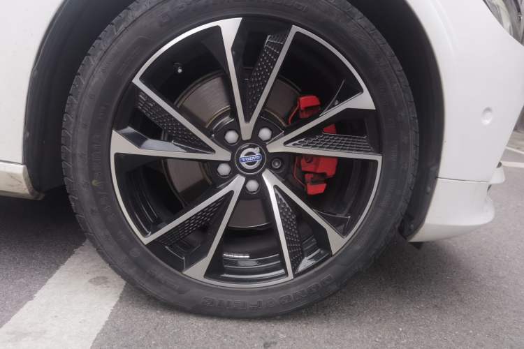 Used Volvo S90 2018 T4 Zhiyuan Edition Right Front Wheel Hub