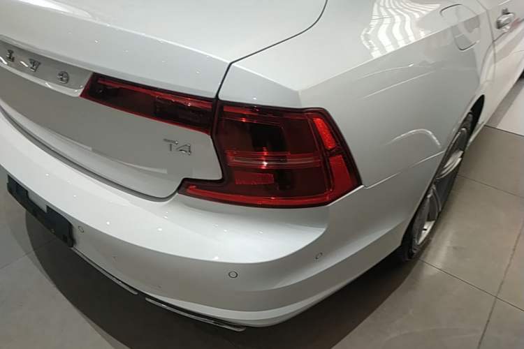 Used Volvo S90 2018 T4 Zhiyuan Edition Right Rear Taillight