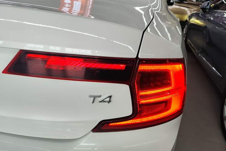 Used Volvo S90 2018 T4 Zhiyuan Edition Right Rear Taillight