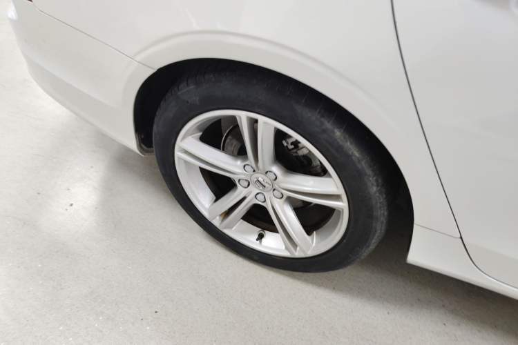 Used Volvo S90 2018 T4 Zhiyuan Edition Right Rear Wheel Hub