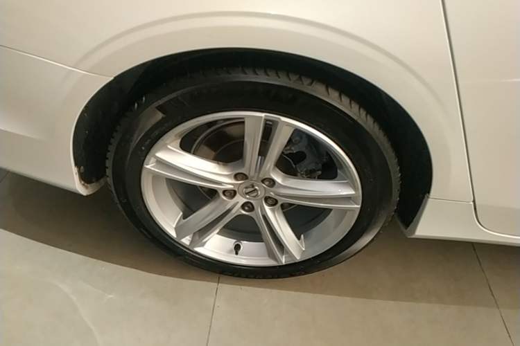 Used Volvo S90 2018 T4 Zhiyuan Edition Right Rear Wheel Hub