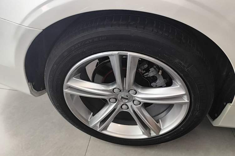 Used Volvo S90 2018 T4 Zhiyuan Edition Right Rear Wheel Hub