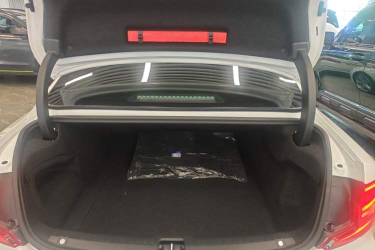 Used Volvo S90 2018 T4 Zhiyuan Edition Trunk