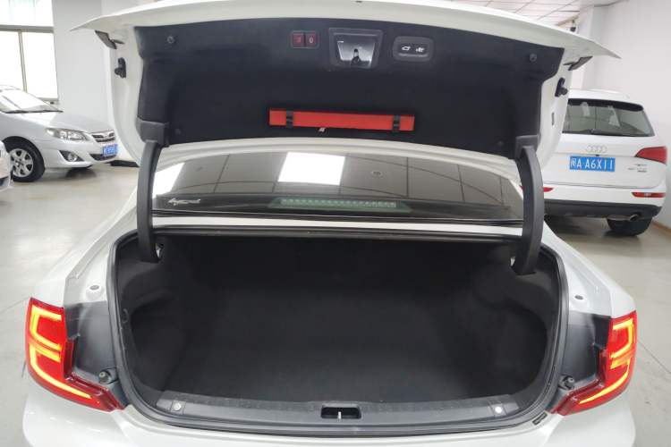 Used Volvo S90 2018 T4 Zhiyuan Edition Trunk