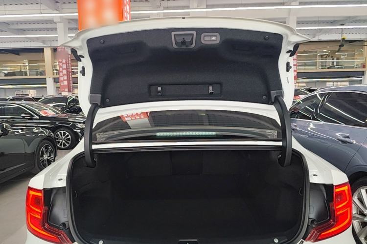 Used Volvo S90 2018 T4 Zhiyuan Edition Trunk