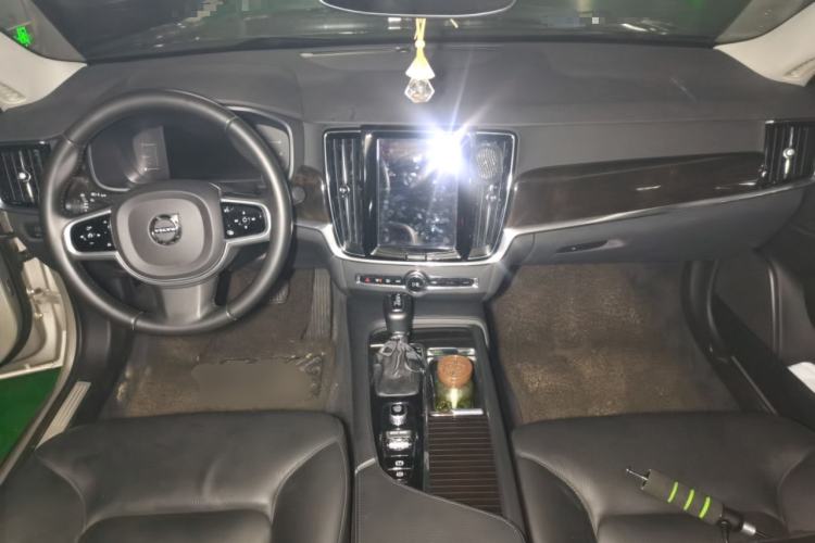 Used Volvo S90 2018 T4 Zhiyuan Edition Center Console