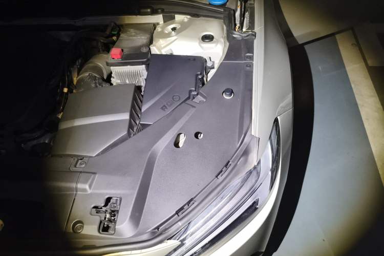 Used Volvo S90 2018 T4 Zhiyuan Edition Engine Bay Left