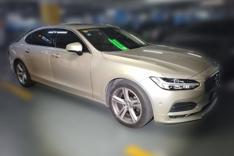 Used Volvo S90 2018 T4 Zhiyuan Edition Front Right 45 Deg