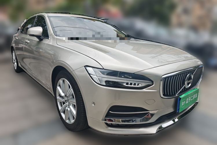 Used Volvo S90 2018 T4 Zhiyuan Edition Front Right 45 Deg