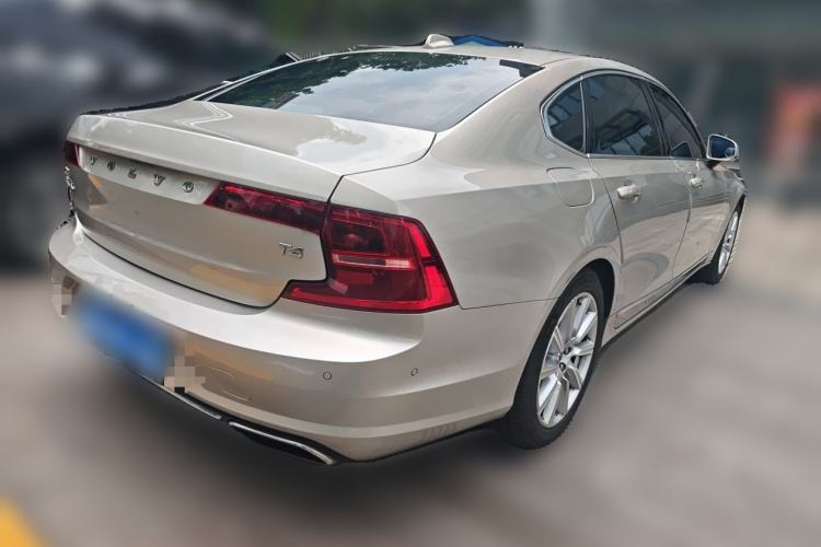 Used Volvo S90 2018 T4 Zhiyuan Edition Rear Right 45 Deg