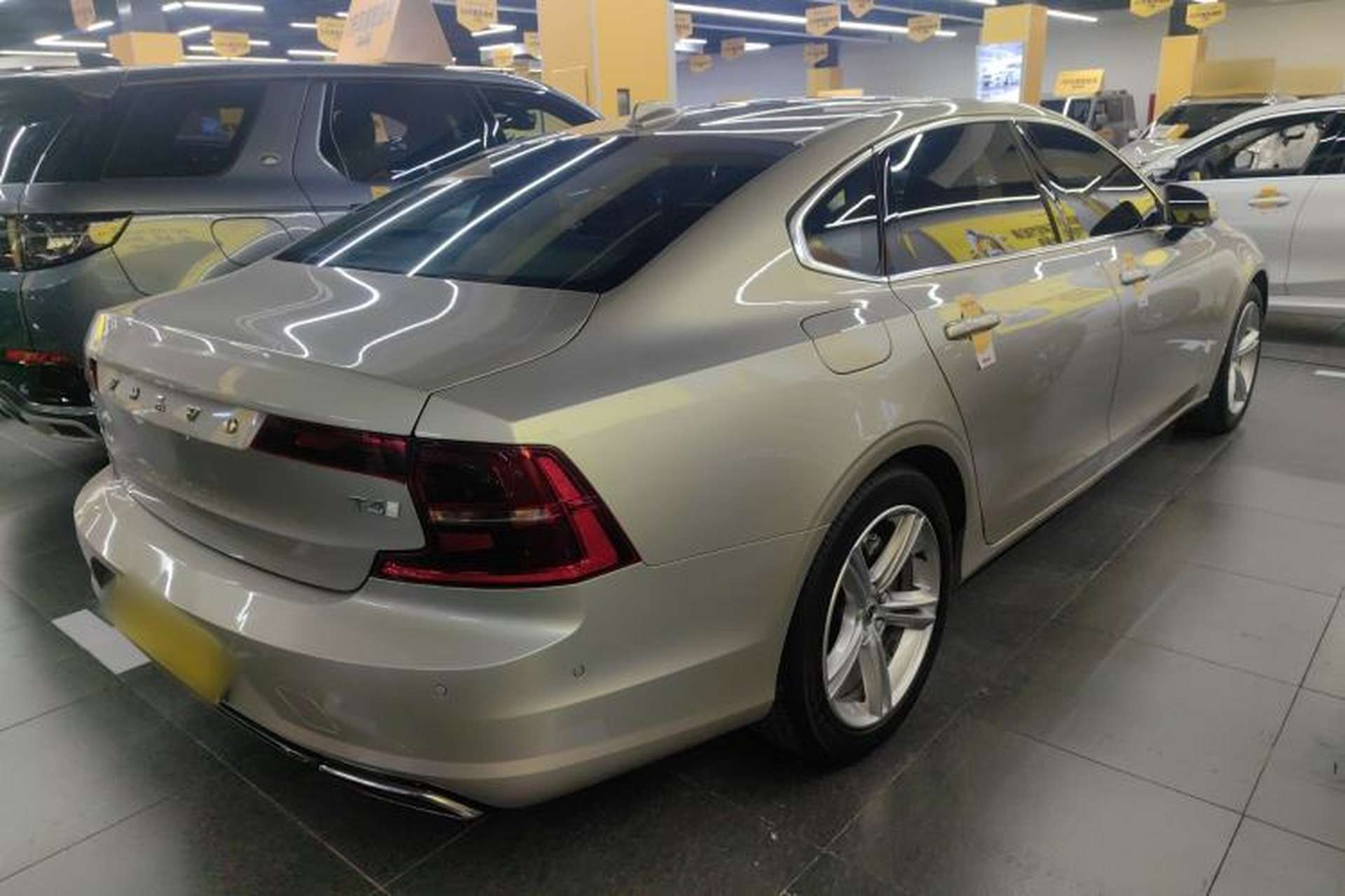 Used Volvo S90 2018 T4 Zhiyuan Edition Rear Right 45 Deg