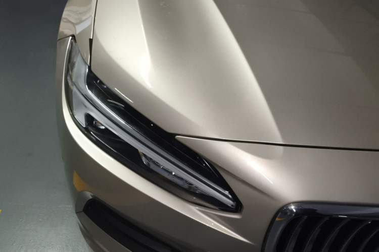 Used Volvo S90 2018 T4 Zhiyuan Edition Right Front Headlight