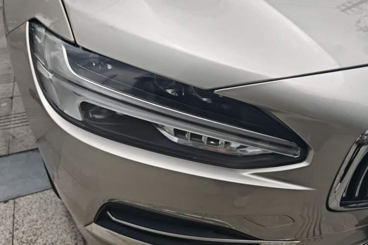 Used Volvo S90 2018 T4 Zhiyuan Edition Right Front Headlight