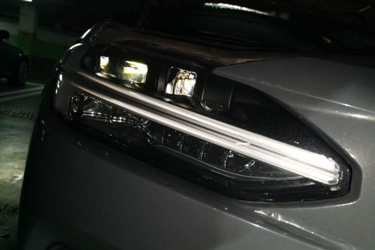 Used Volvo S90 2018 T4 Zhiyuan Edition Right Front Headlight