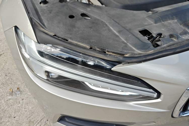 Used Volvo S90 2018 T4 Zhiyuan Edition Right Front Headlight