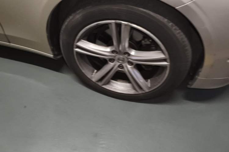 Used Volvo S90 2018 T4 Zhiyuan Edition Right Front Wheel Hub
