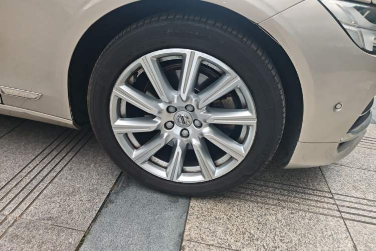 Used Volvo S90 2018 T4 Zhiyuan Edition Right Front Wheel Hub