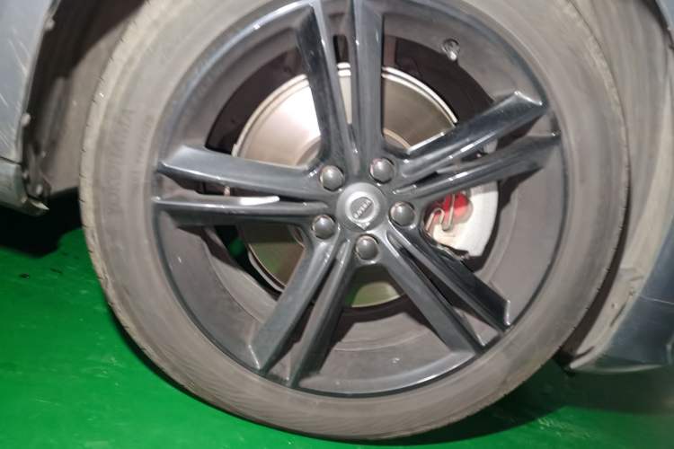 Used Volvo S90 2018 T4 Zhiyuan Edition Right Front Wheel Hub