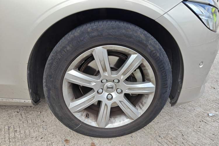 Used Volvo S90 2018 T4 Zhiyuan Edition Right Front Wheel Hub